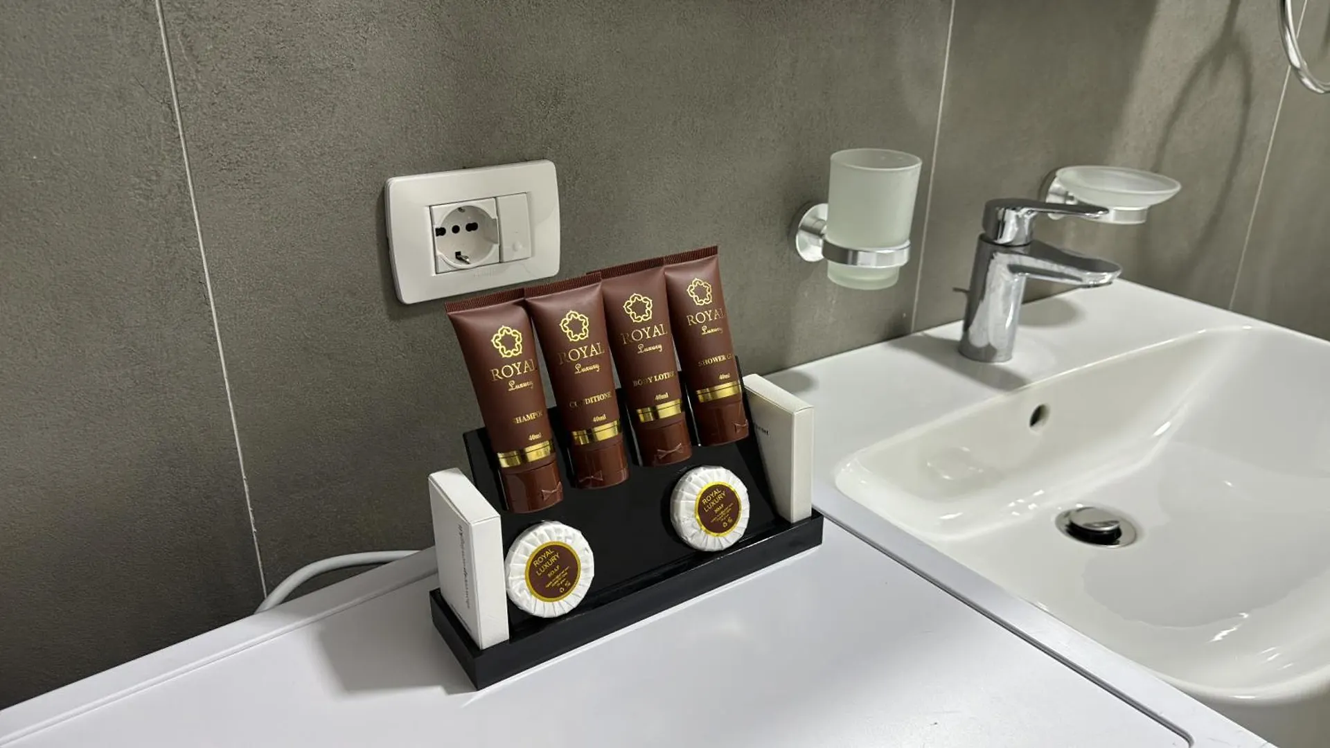 شقة Solemar Suites فلورا